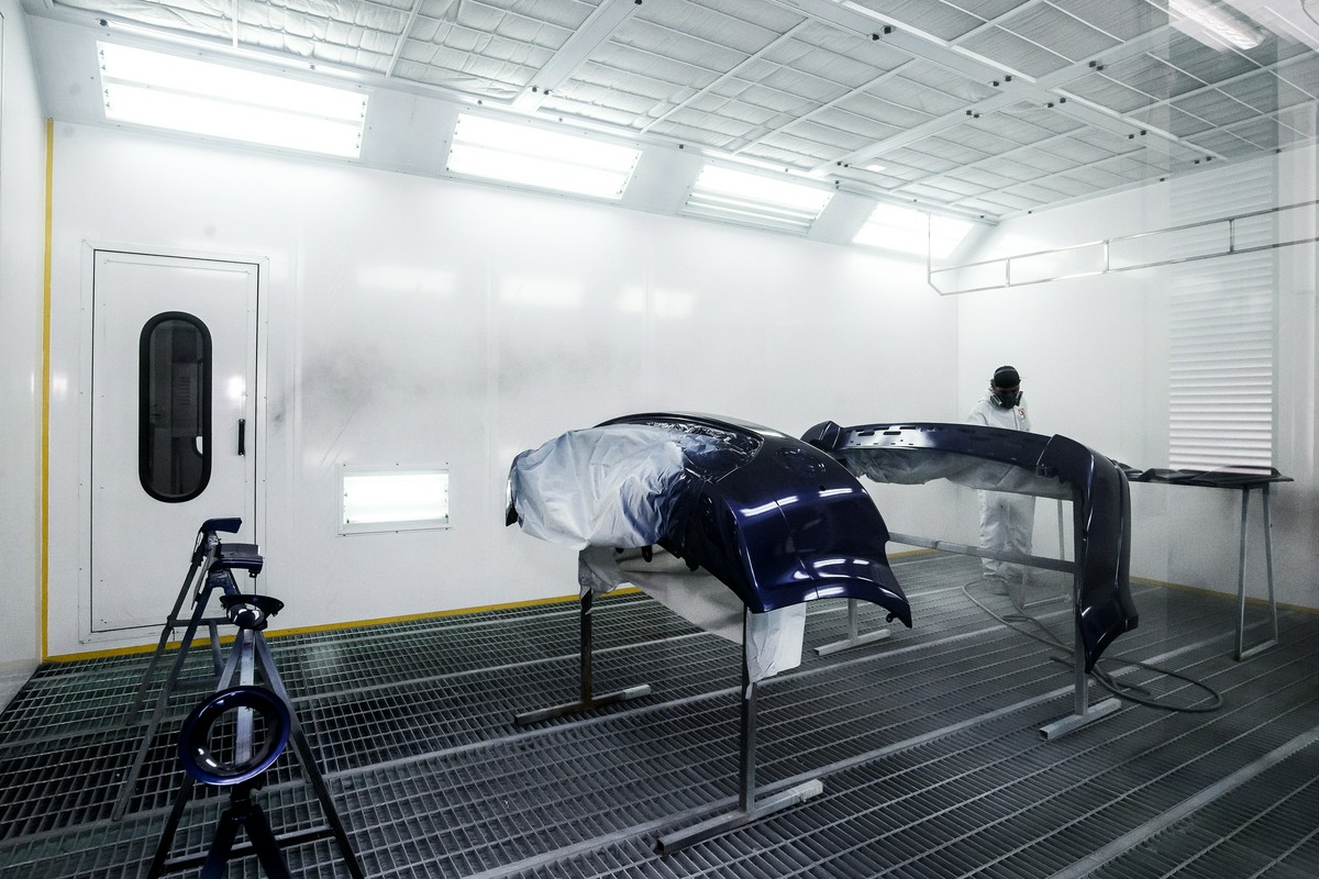 Jak wygląda proces dobierania kolorów w mieszalni lakierów samochodowych?